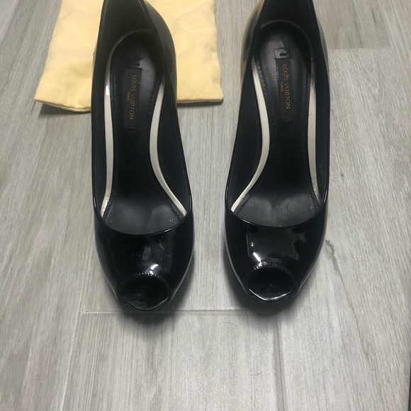 Louis Vuitton patent leather stilettos size 35 - Picture 1 of 9